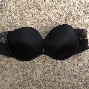 Maidenform Black strapless bra 38B
